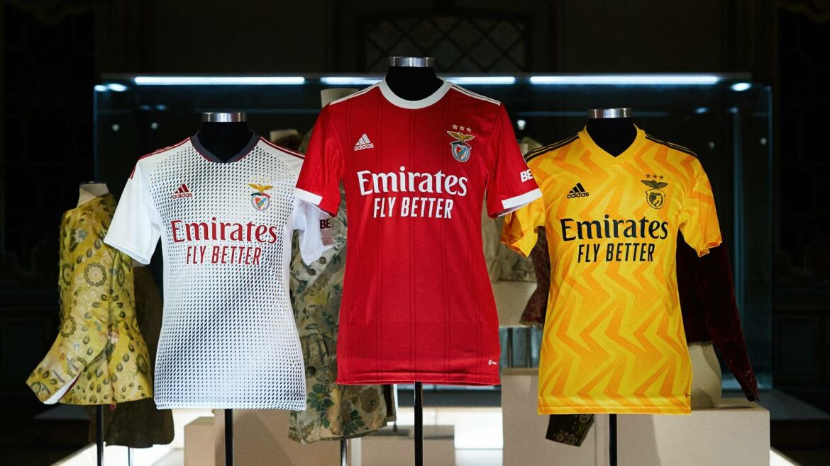 Camisas reserva e três do Benfica 2022-2023 são lançadas pela Adidas