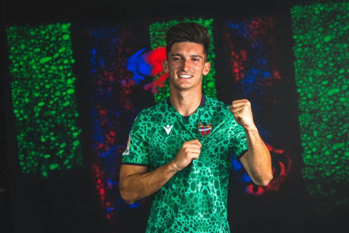 Terceira camisa do Levante UD 2022-2023 é revelada pela Macron