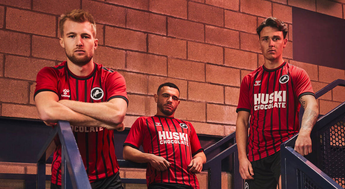 Terceira camisa do Millwall 2022-2023 Hummel a