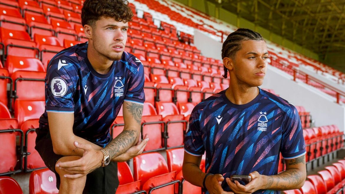 Terceira camisa do Nottingham Forest 2022-2023 é revelada pela Macron