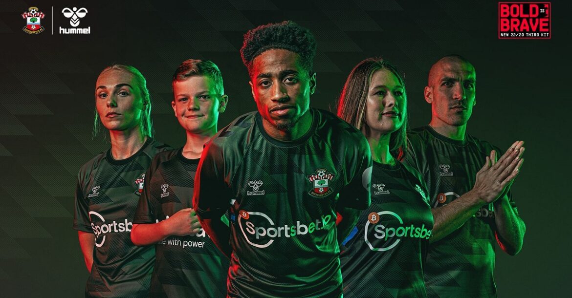 Terceira camisa do Southampton 2022-2023 é revelada pela Hummel