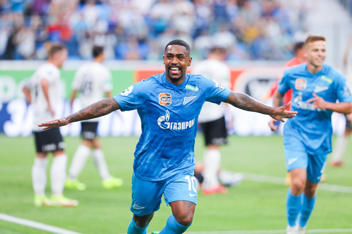 Zenit Nike logo tapado