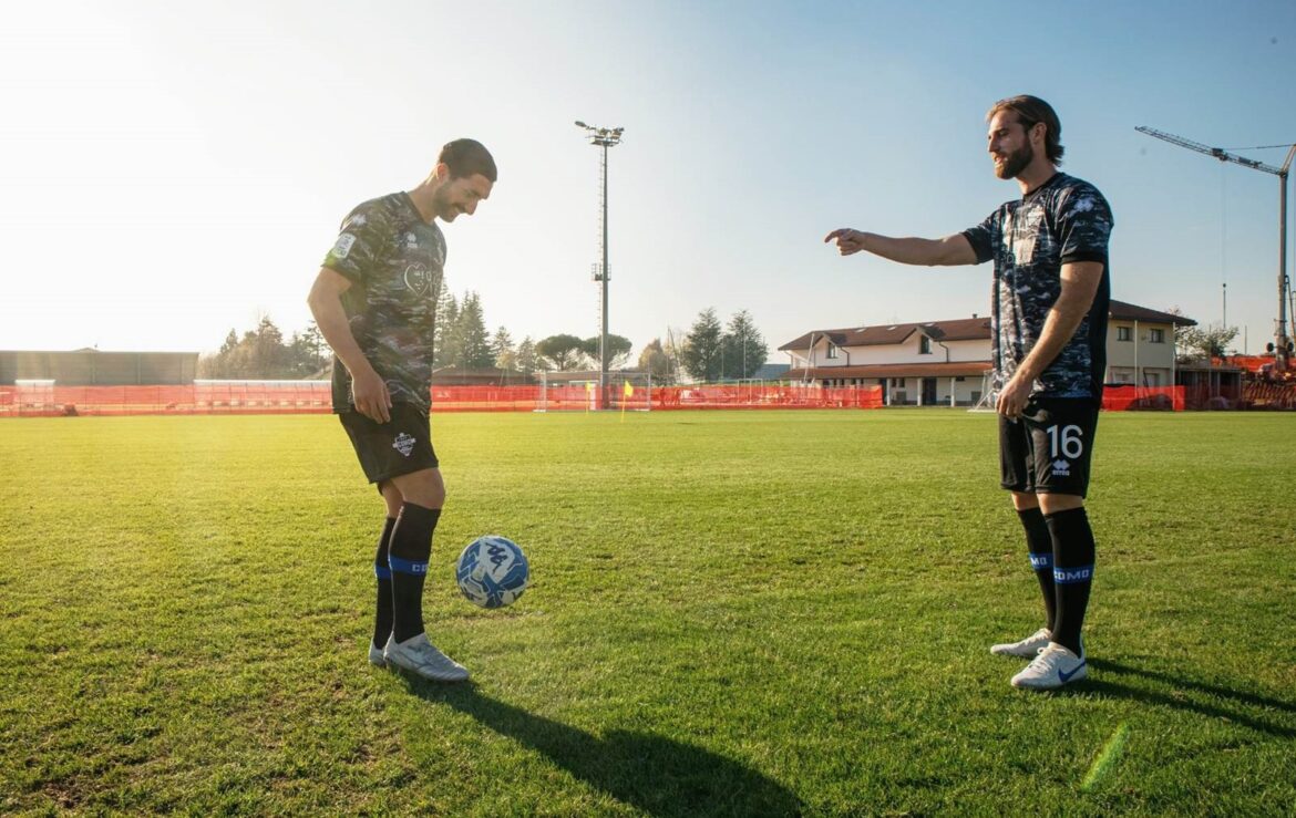 Terceira camisa do Como 2022-2023 Erreà