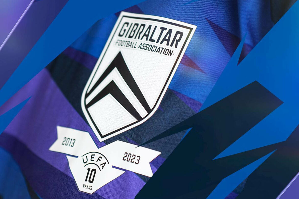 Gibraltar FA lança camisa de 10 anos de UEFA