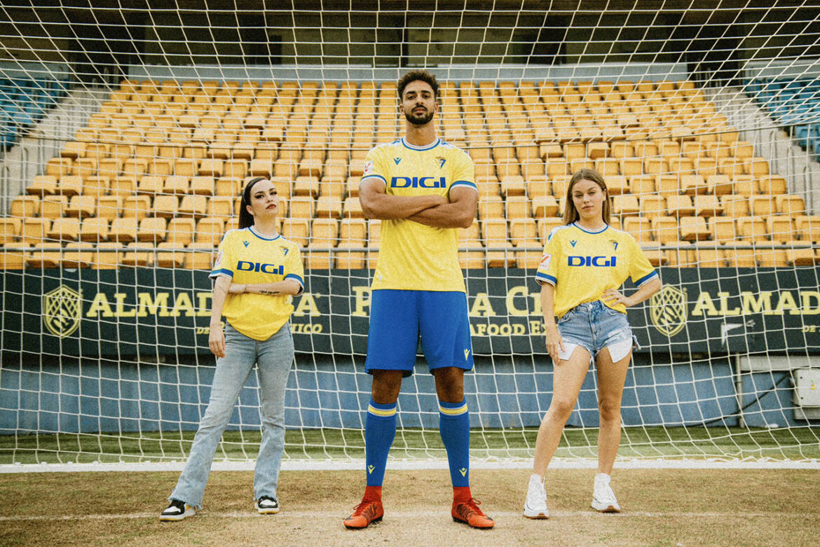 Camisa titular do Cadiz CF 2023-2024 Macron