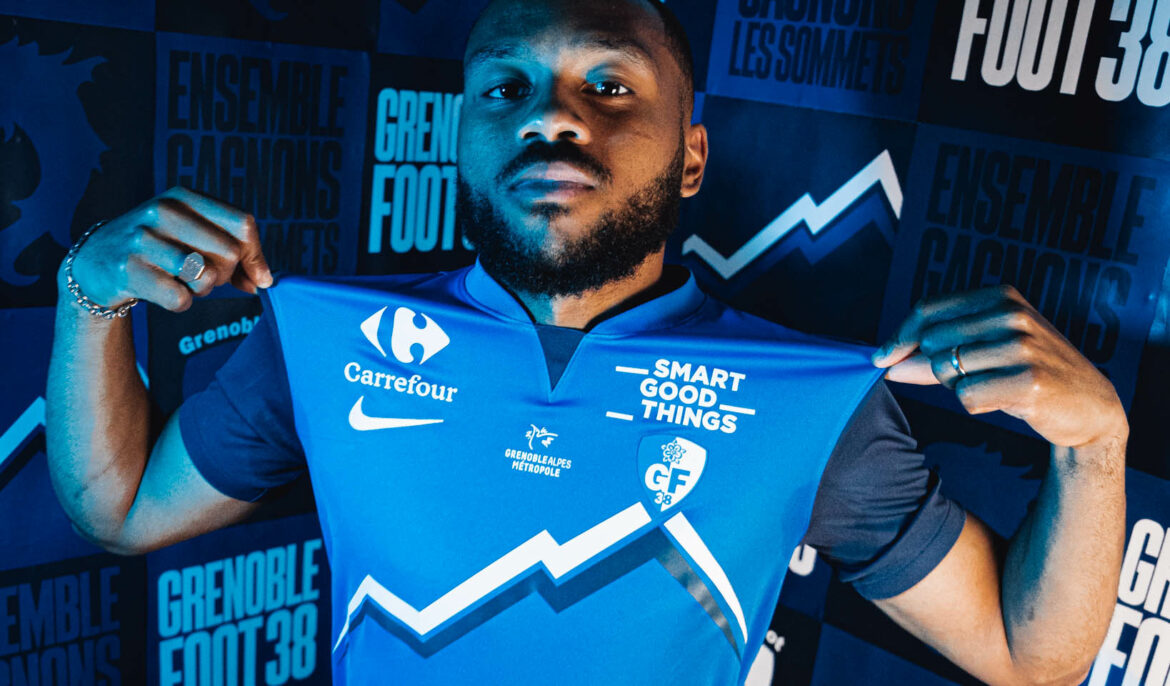 Camisa titular do Grenoble Foot 38 2023-2024 Nike a Camisa titular do Grenoble Foot 38 2023-2024 Nike a