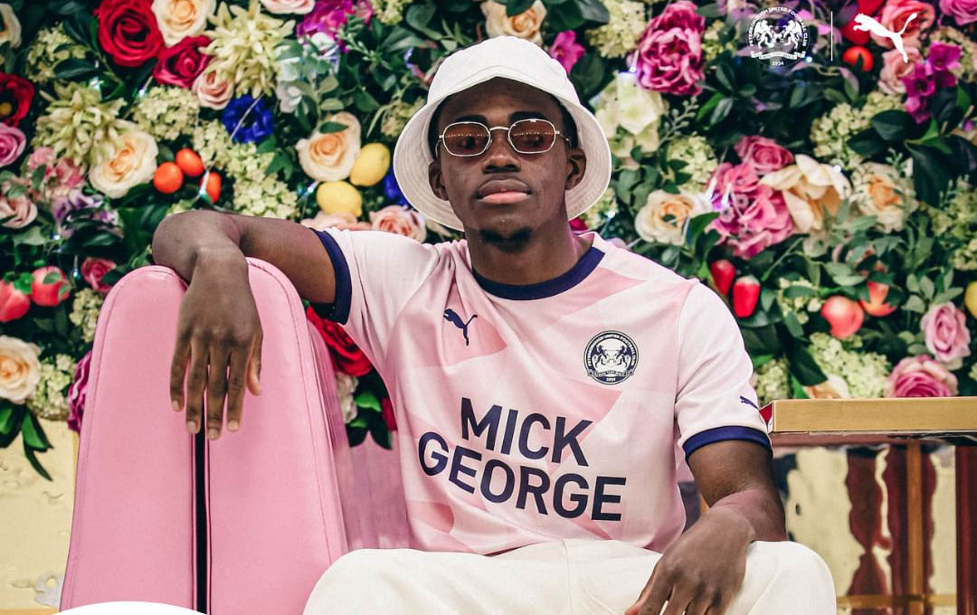 camisa reserva do Peterborough United 2023-2024 PUMA a