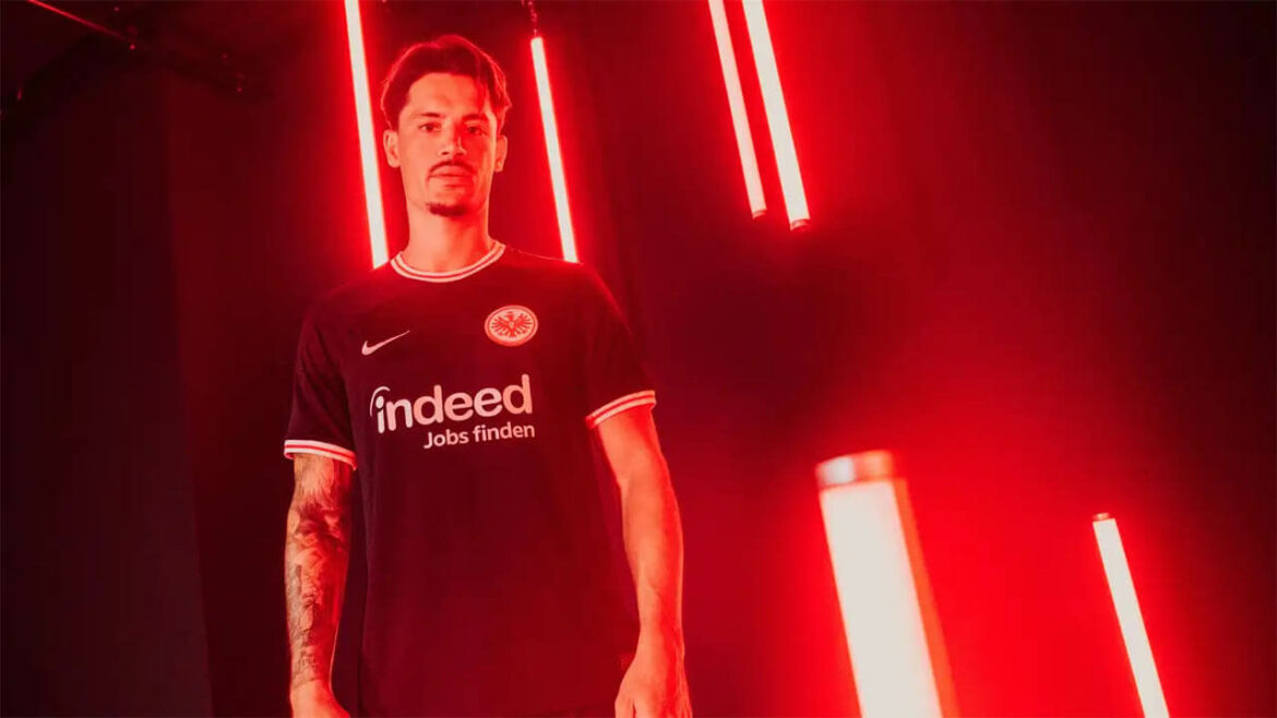 Camisa reserva do Eintracht Frankfurt 2023-2024 Nike a