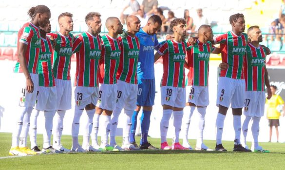 Camisas do Estrela da Amadora 2023-2024 são lançadas pela Umbro