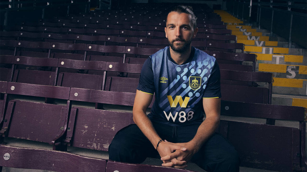 Terceira camisa do Burnley FC 2023-2024 Umbro a Terceira camisa do Burnley FC 2023-2024 Umbro