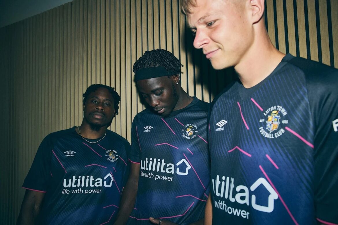 Camisa três do Luton Town 2023-2024 é lançada pela Umbro