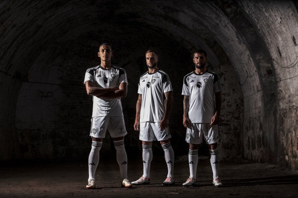 AC Ajaccio lança camisa de 80 anos da libertação da França