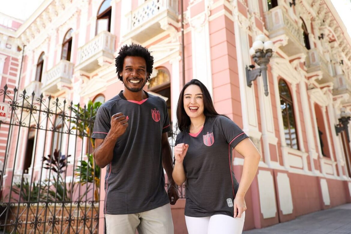 Botafogo-SP lança camisa Outubro Rosa 2023 (1) Botafogo-SP lança camisa Outubro Rosa 2023