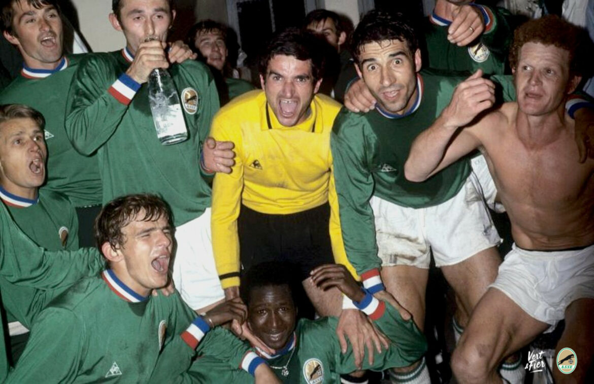 Saint-Étienne utiliza escudo retrô em homenagem a Keita