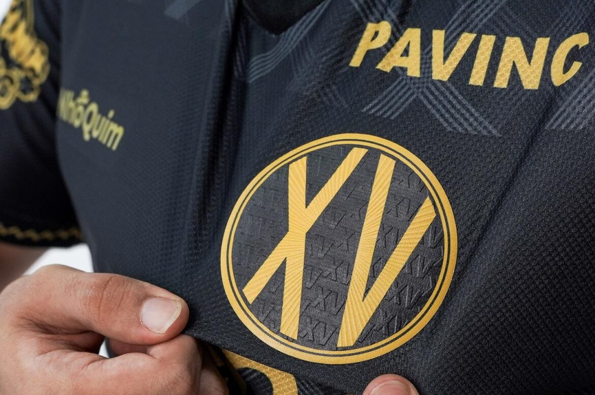 XV de Piracicaba lança camisa de 110 anos