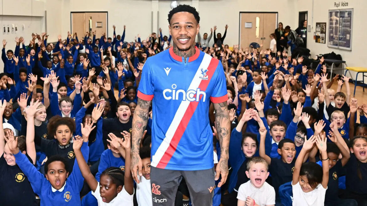 Quarta camisa do Crystal Palace 2023-2024 Macron