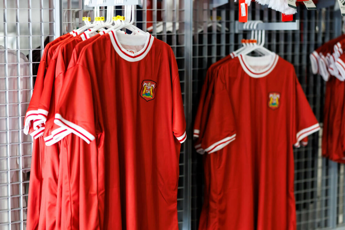 Bristol City lança camisa herança de 50 anos de vitória na FA Cup