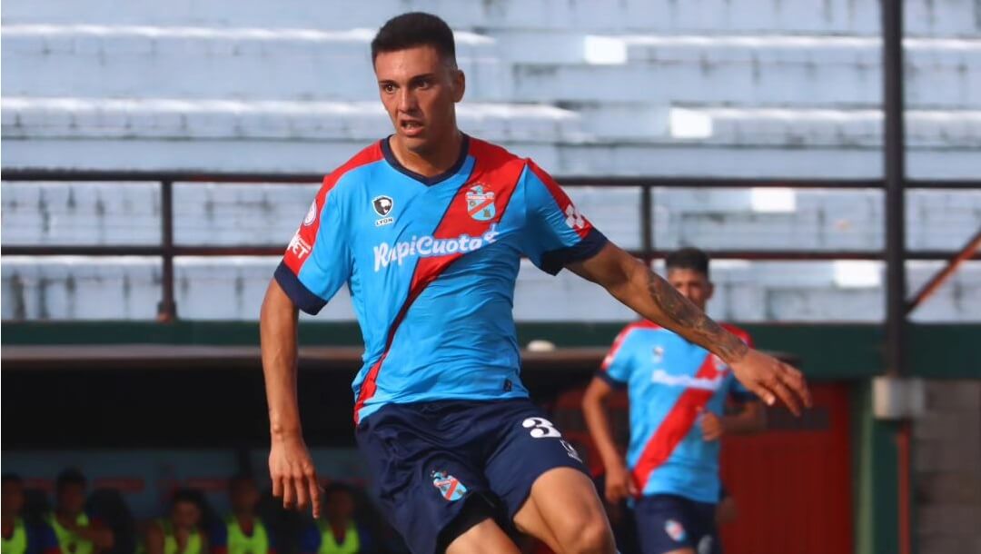 Camisa titular do Arsenal de Sarandí 2024 é revelada pela LYON