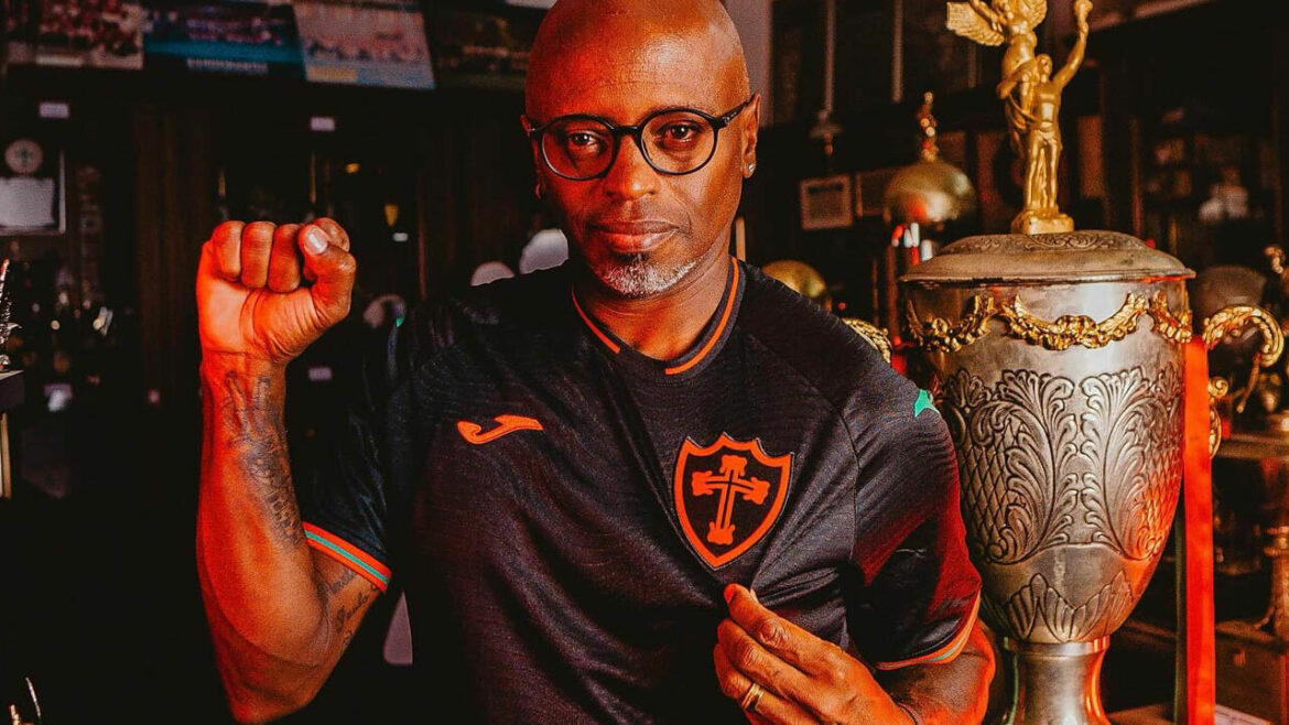 Terceira camisa Racismo Não da Portuguesa 2024 JOMA