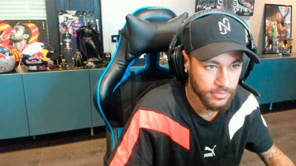 Neymar jogando game