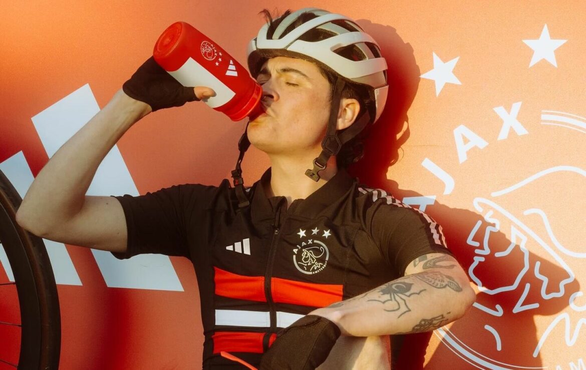 Ajax lança coleção de ciclismo para os torcedores