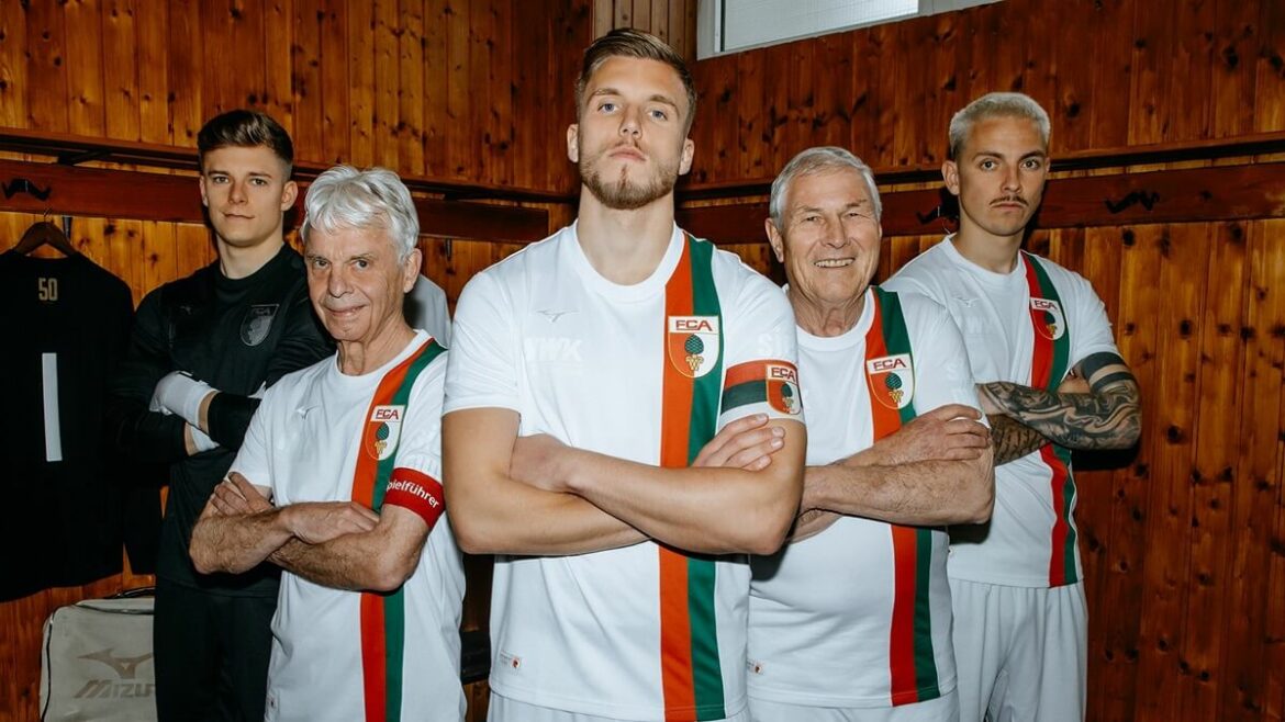 Augsburg lança camisa comemorativa de título alemão (1) Augsburg lança camisa comemorativa de título alemão