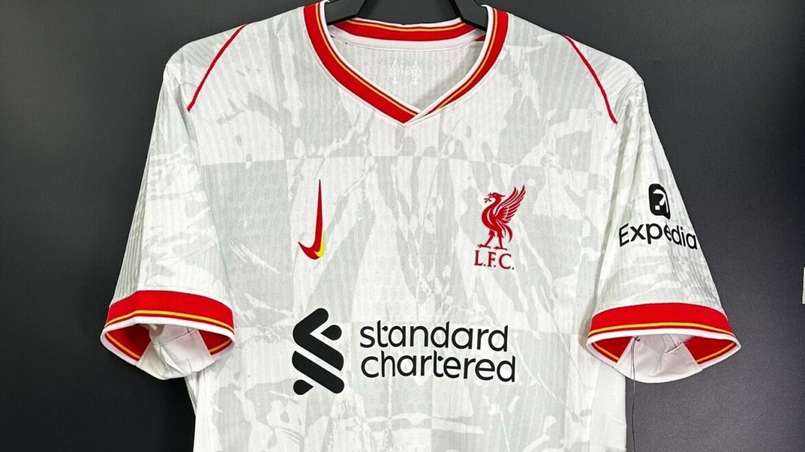 Terceira camisa do Liverpool FC 202425 tem imagem vazada (1) Terceira camisa do Liverpool FC 202425 tem imagem vazada