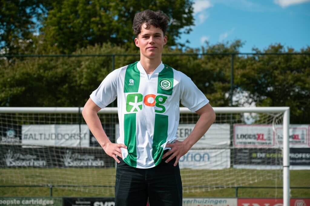 Camisa titular do FC Groningen 2024-2025 é revelada pela Robey