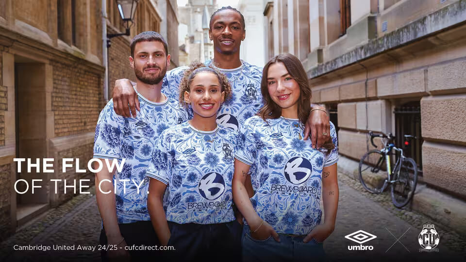 Camisa reserva do Cambridge United 2024-2025 é lançada pela Umbro