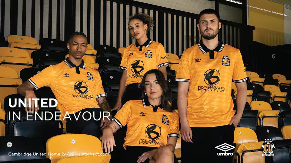 Camisa titular cambridge united 2024-2025 umbro