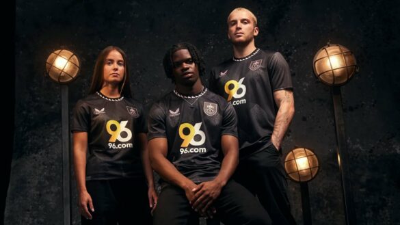 Camisa reserva do Burnley FC 2024-2025 é lançada pela Castore