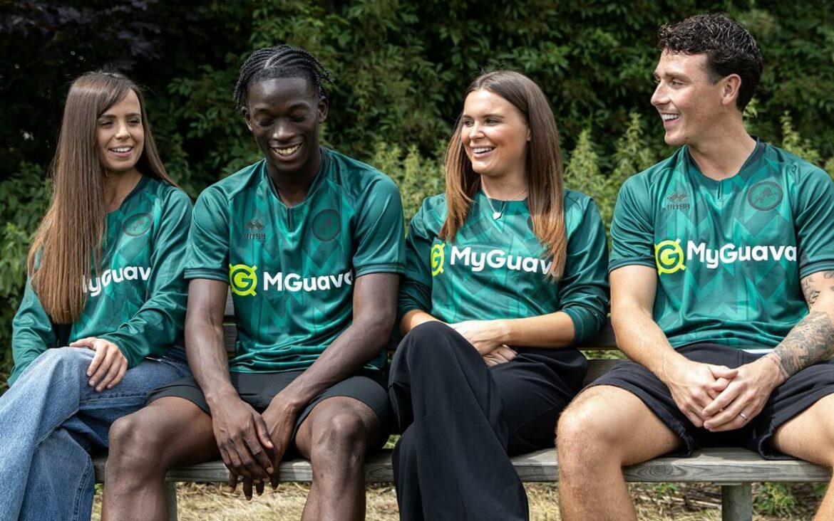 Camisa reserva do Millwall FC 2024-2025 é lançada pela Erreà