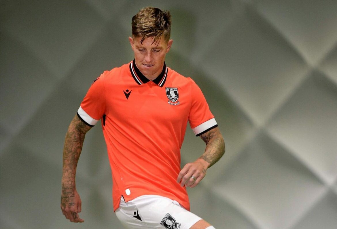 Camisa reserva do Sheffield Wednesday 2024-2025 é lançada pela Macron