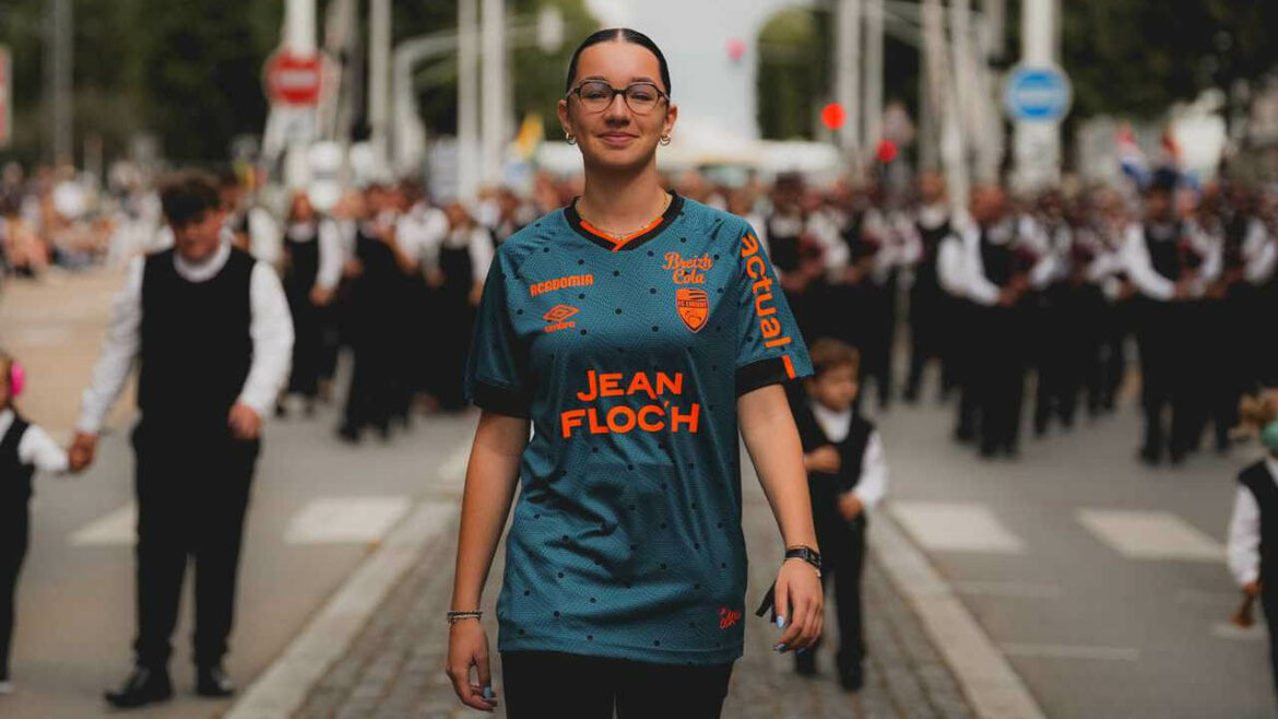 Terceira camisa do FC Lorient 2024-2025 Umbro a Terceira camisa do FC Lorient 2024-2025 Umbro
