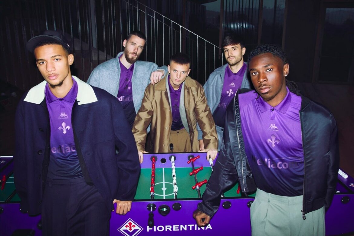 Quarta camisa da Fiorentina 2024-2025 é lançada pela Kappa