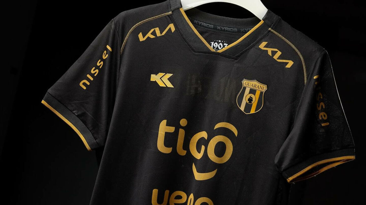 Terceira camisa do Club Guaraní 2025 Kyrios