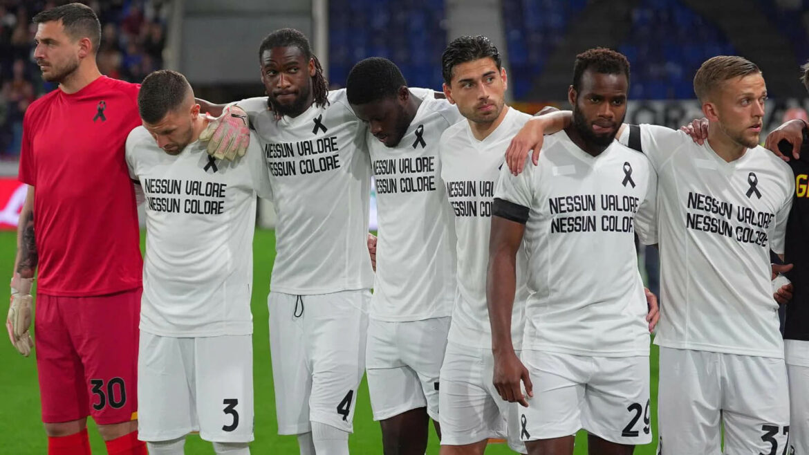 Lecce uniforme luto protesto liga italiana Lecce uniforme luto protesto liga italiana