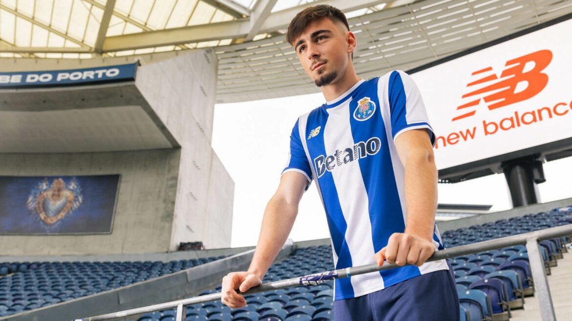 Camisa titular do FC Porto 2025-2026 New Balance a Camisa titular do FC Porto 2025-2026 New Balance