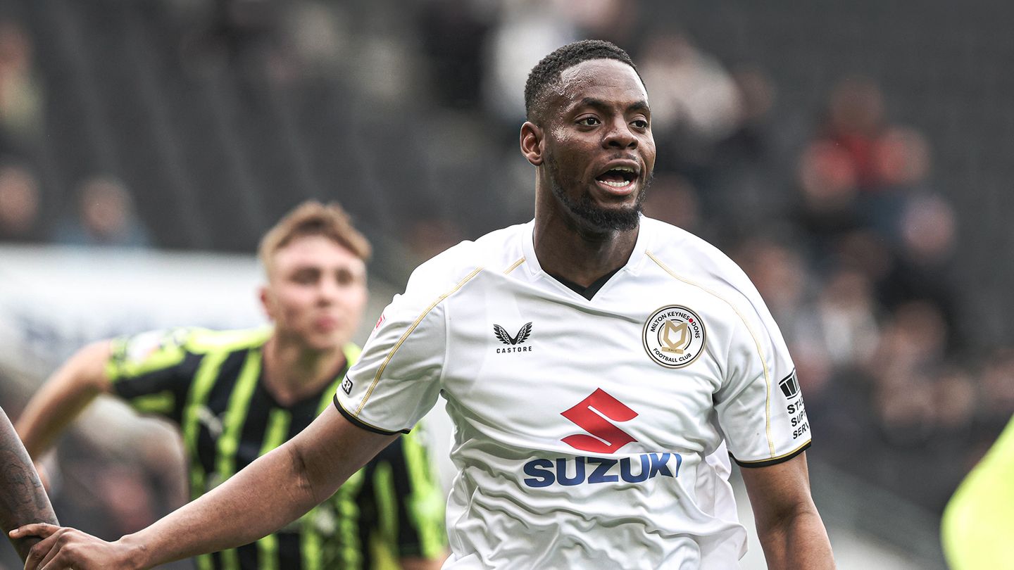 Novo escudo do Milton Keynes Dons 2025-2026