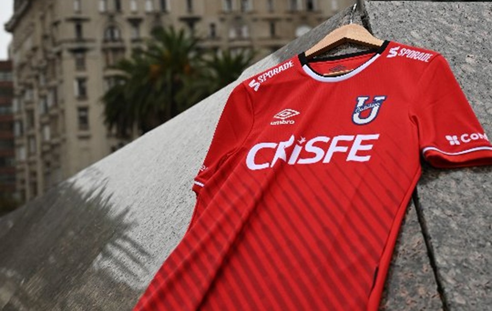 Terceira camisa da Universidad Catolica-EQU 2025 é lançada pela Umbro