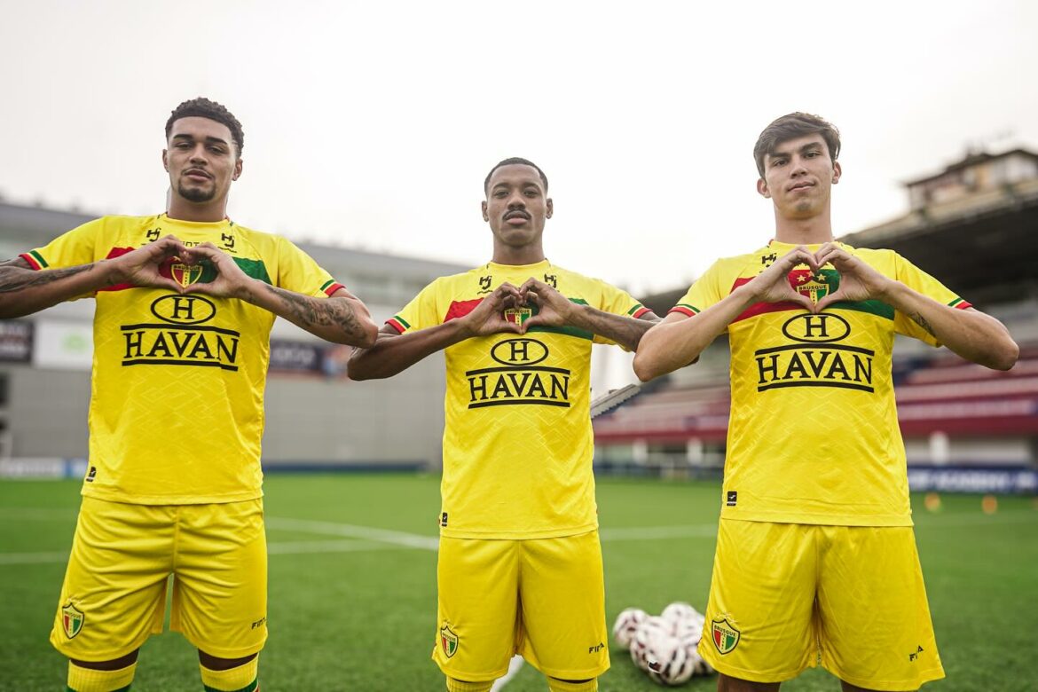 Camisa titular ‘da sorte’ do Brusque FC 2025 é revelada pela Finta (1) Camisa titular 'da sorte' do Brusque FC 2025 é revelada pela Finta