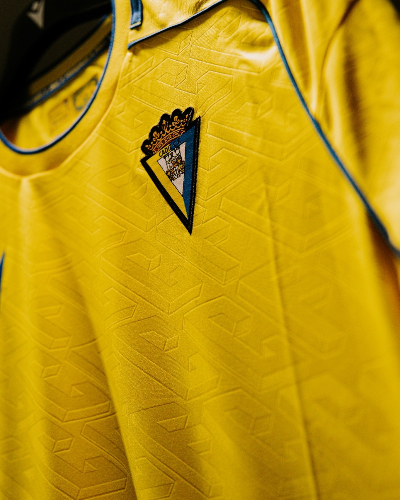 Camisa titular do Cadiz FC 2025-2026 Macron