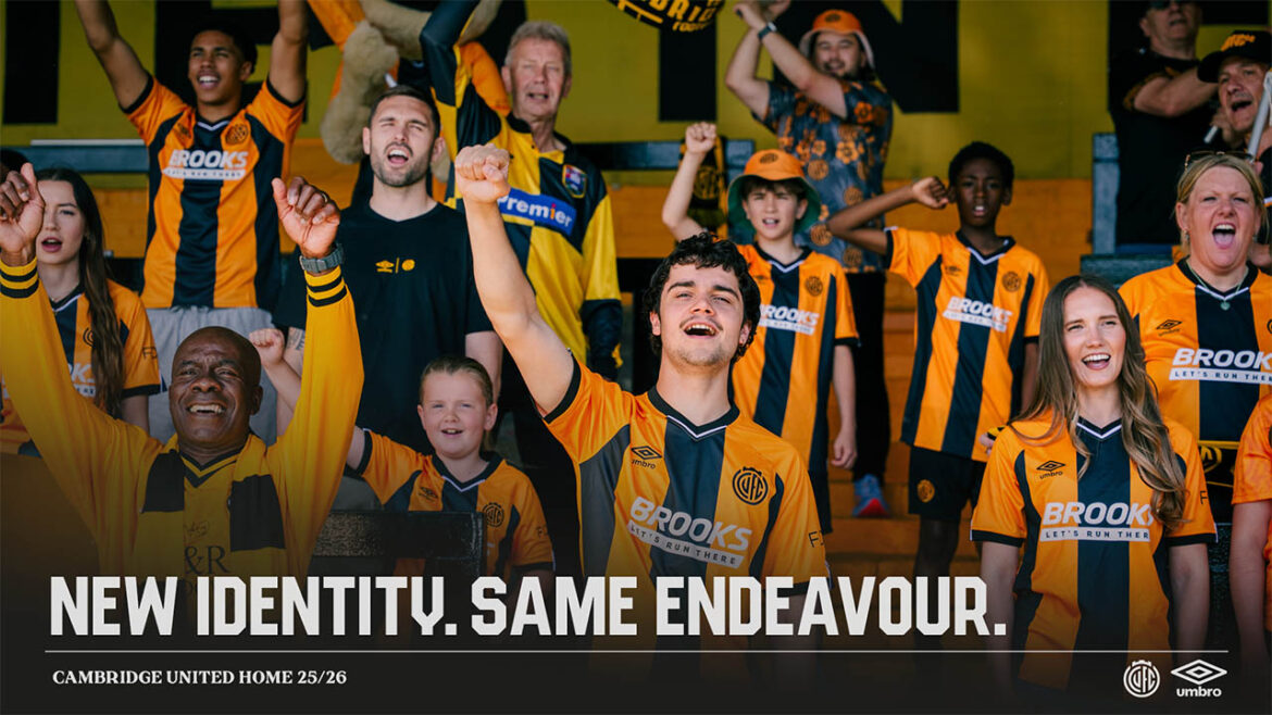 Camisa titular do Cambridge United 2025-2026 Umbro