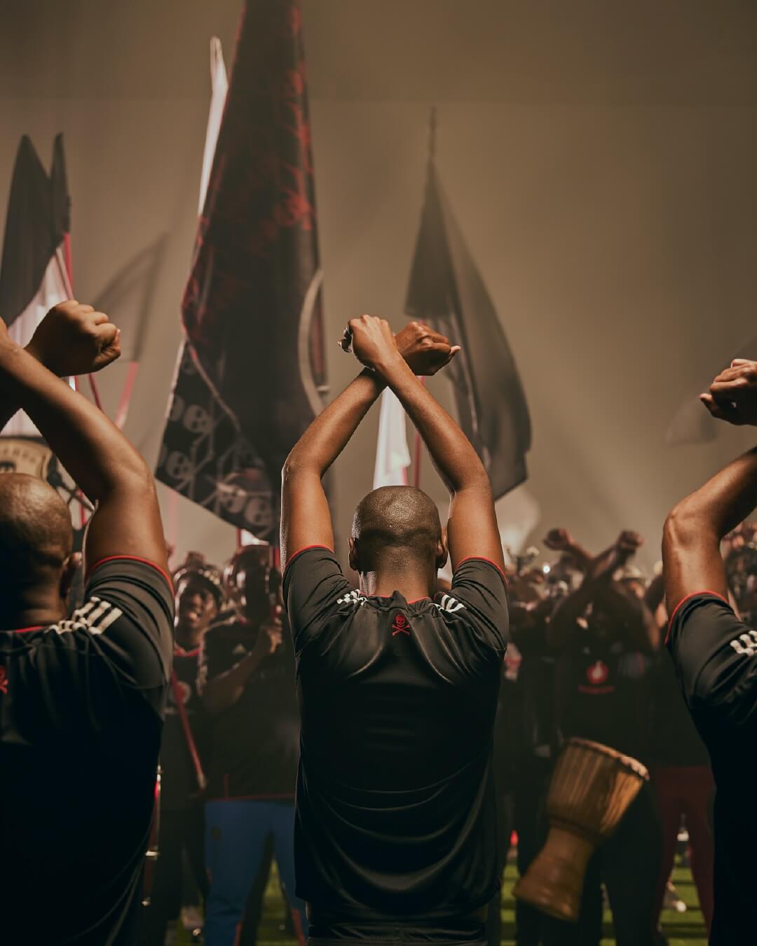 Camisas do Orlando Pirates 2025-2026 são lançadas pela Adidas