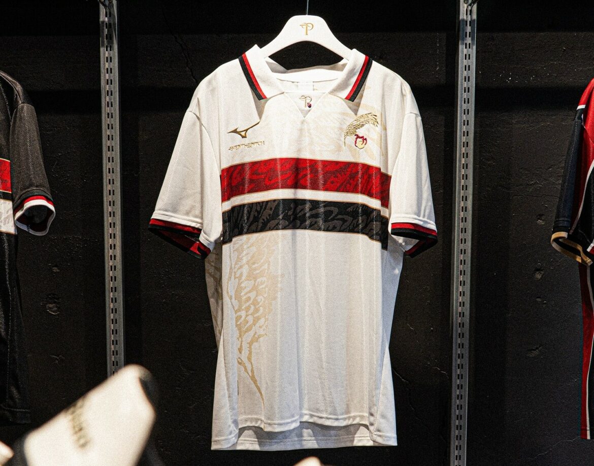 Mizuno e Over the Pitch lançam peças inspiradas no São Paulo (1) Mizuno e Over the Pitch lançam peças inspiradas no São Paulo