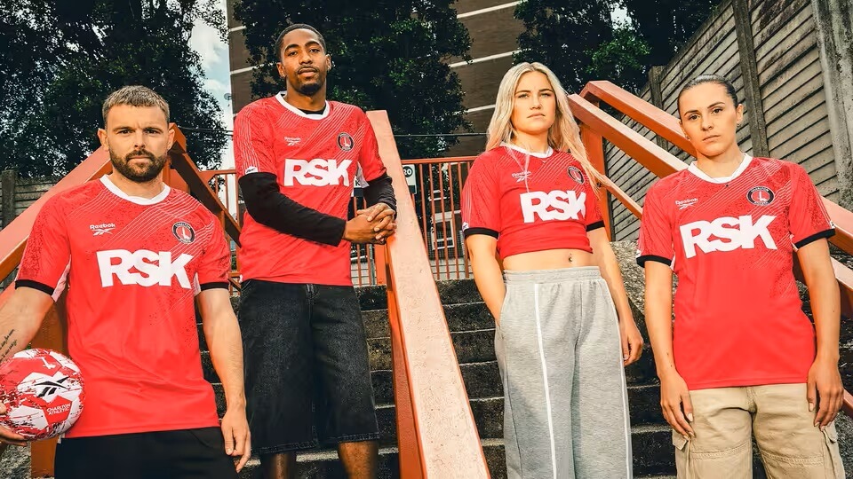 Reebok lança primeira camisa titular para o Charlton Athletic