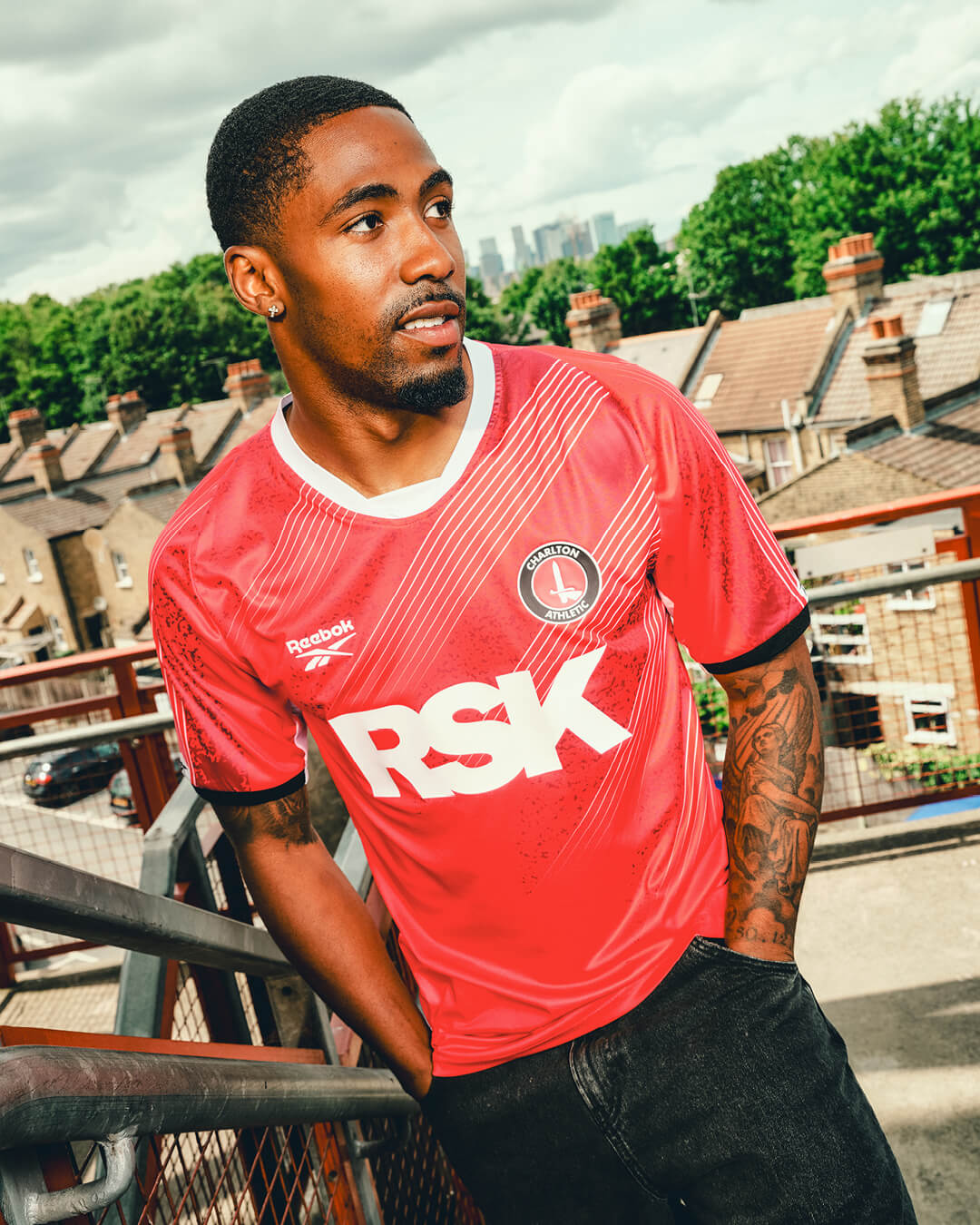 Reebok lança primeira camisa titular para o Charlton Athletic