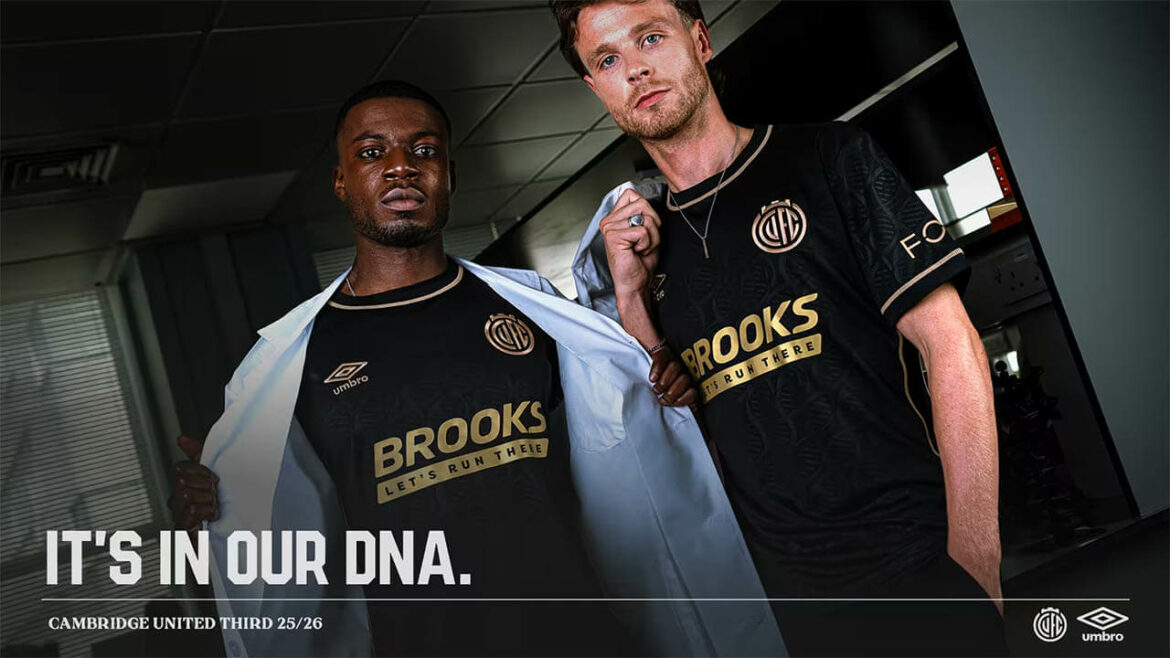 Terceira camisa do Cambridge United 2025-2026 Umbro