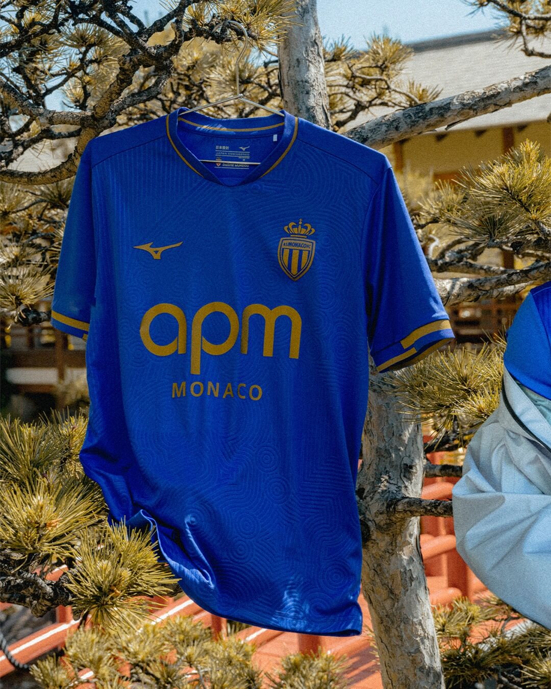 AS Monaco lança sua nova camisa reserva 2025-2026, celebrando os laços com o Japão