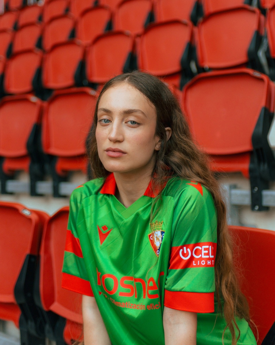 CA Osasuna lança nova camisa reserva 2025-2026 em homenagem à Copa da UEFA 1992